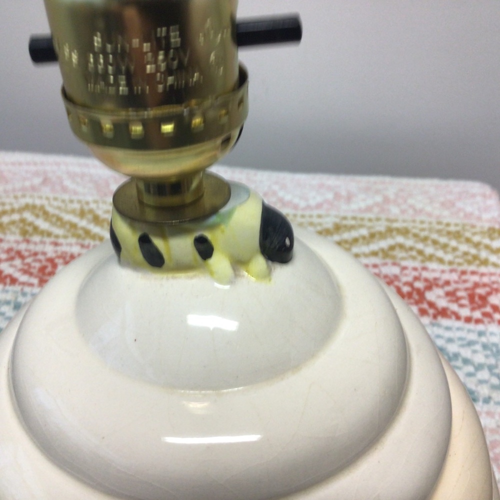 CERAMIC BEEHIVE DESK LAMP - Picture 3 of 3